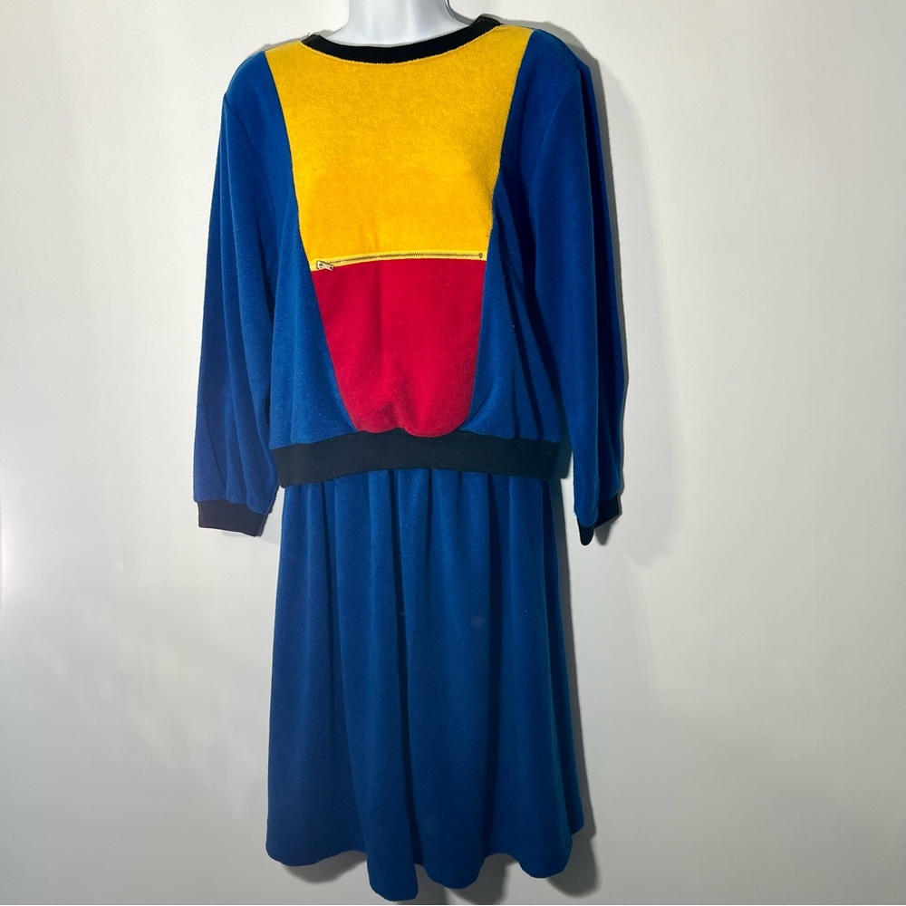 Vintage RARE UNIQUE CoRinne Sweatshirt And Skirt Set! 1990s Front Zipper Pocket!